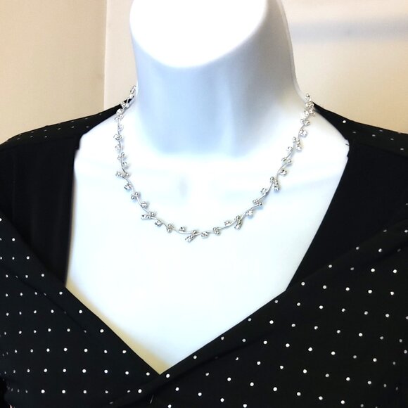 Vintage NEW MONET White Clear Crystal Silver Tone Necklace for Women Girls - Picture 7 of 7